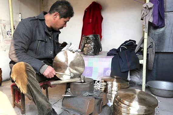 足球赌注软件:兰州化学品槽车爆炸致1人死亡(图)(图4) 足球赌注软件